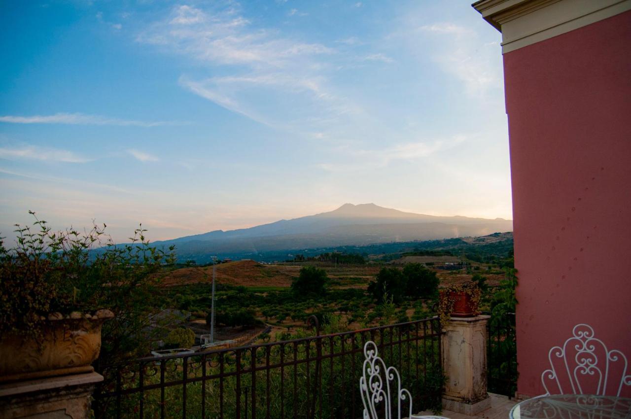 Вилла Antico Borgo Etneo Agriturismo Калатабьано Экстерьер фото