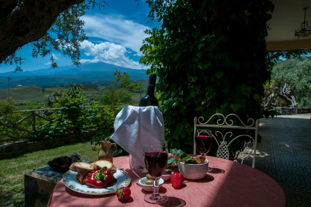 Вилла Antico Borgo Etneo Agriturismo Калатабьано Экстерьер фото