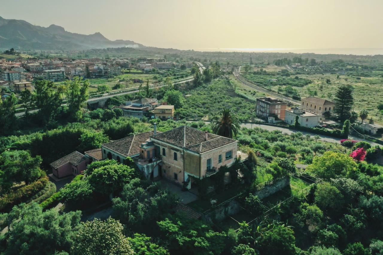 Вилла Antico Borgo Etneo Agriturismo Калатабьано Экстерьер фото