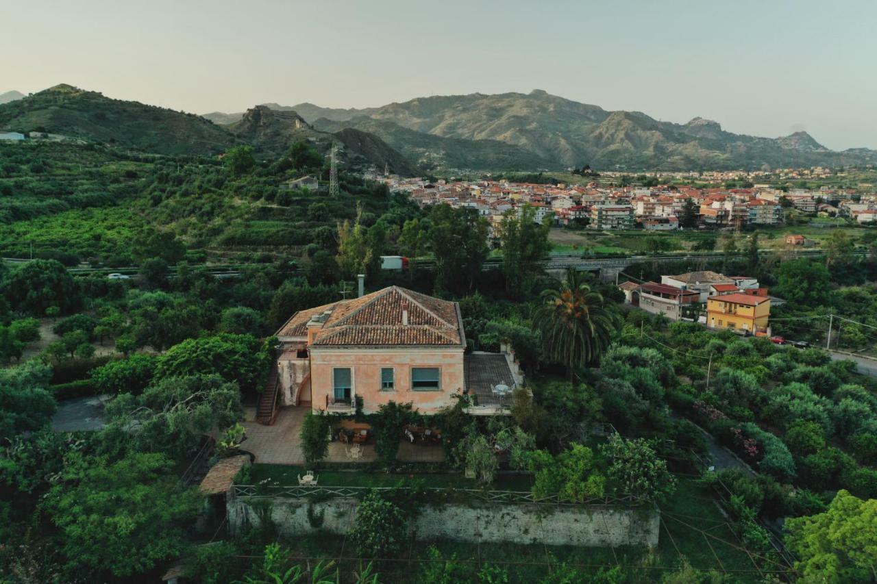 Вилла Antico Borgo Etneo Agriturismo Калатабьано Экстерьер фото