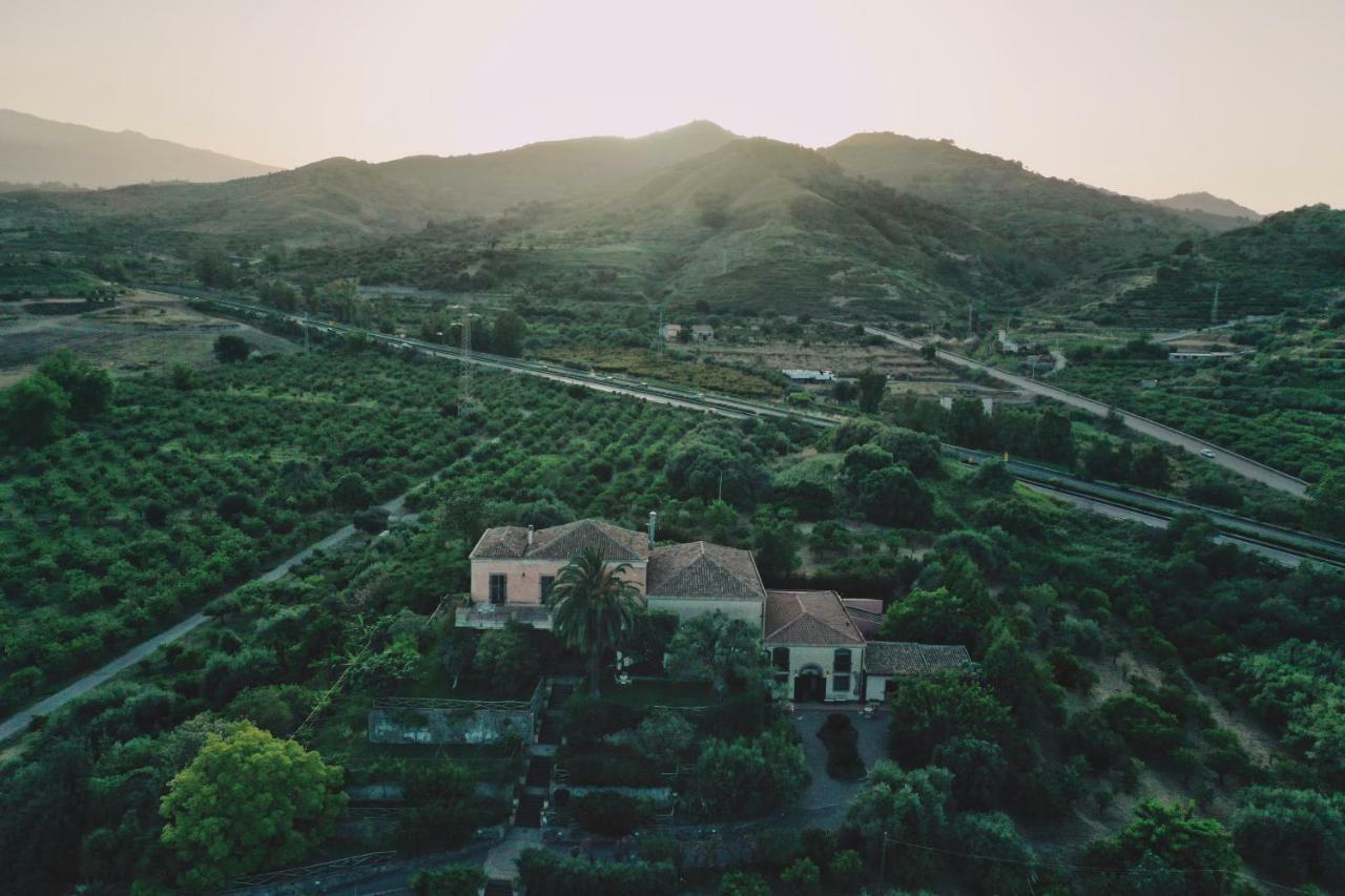 Вилла Antico Borgo Etneo Agriturismo Калатабьано Экстерьер фото